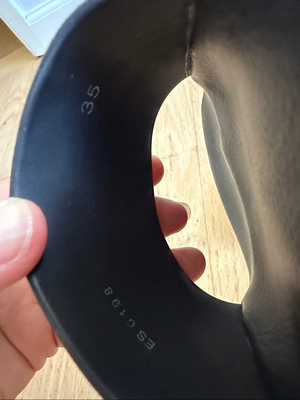 Givenchy Logo Slide size 35